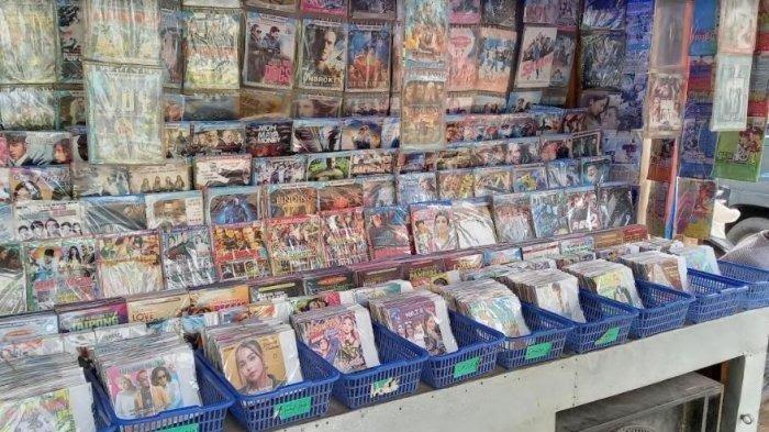 Cerita Pedagang VCD/DVD yang Masih Bertahan di Era Digital